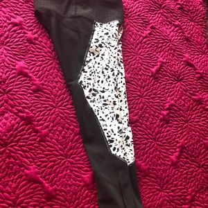 Athleta XXS black and white leggings